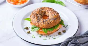Сырные бейглы - вкусный и сытный завтрак для всей семьи/Фото: shuba.life Сырные бейглы - вкусный и сытный завтрак для всей семьи. Видеорецепт