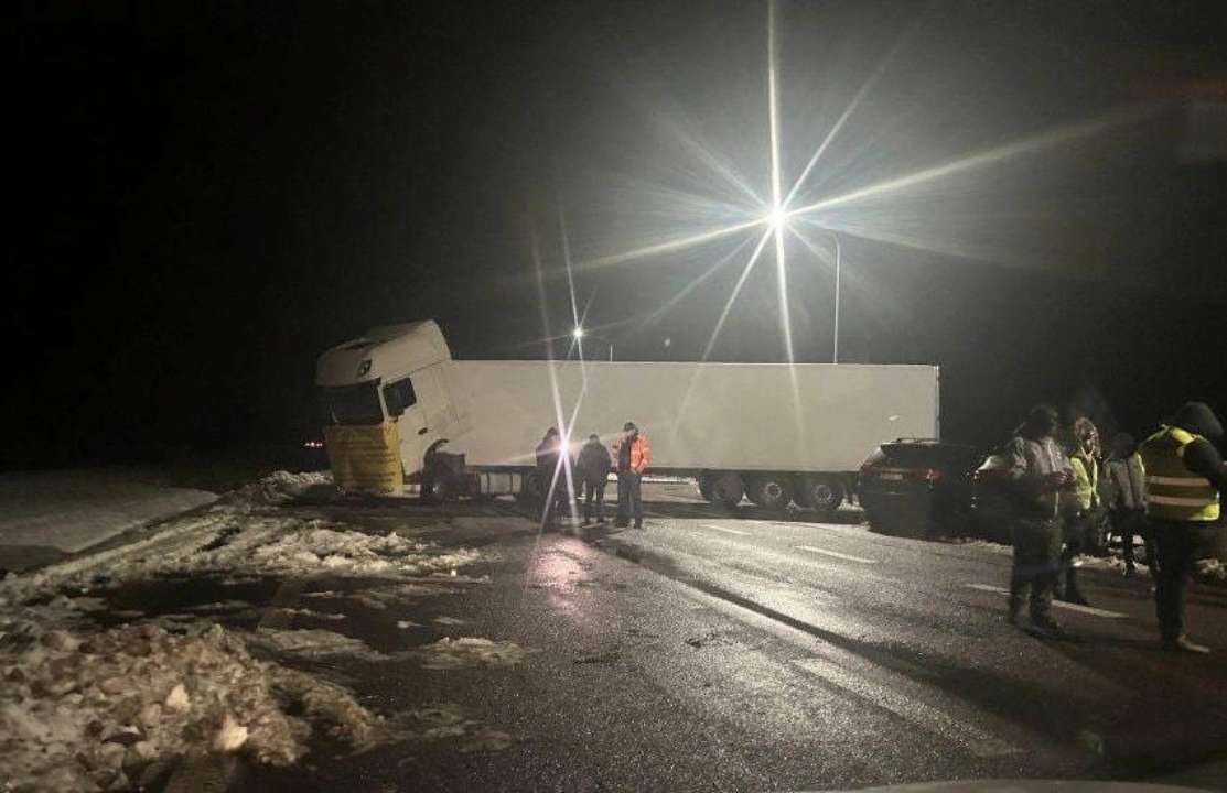Польская полиция прибыла для разблокирования дороги на ПП "Дорогуск"