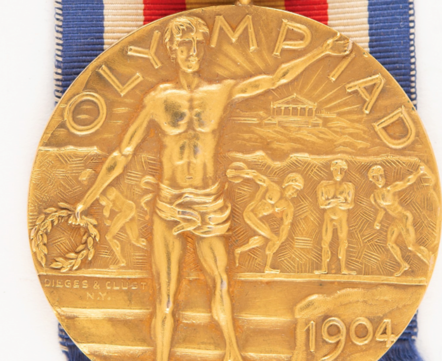 Золоту Олімпійську медаль продали за майже 550 тисяч доларів/Фото: RR Auction Рідкісну золоту медаль Олімпійських ігор продали на аукціоні за понад пів мільйона доларів