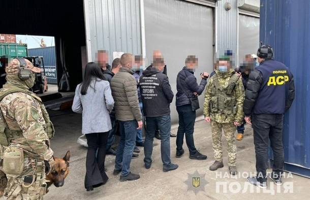 Фото: npu.gov.ua Вилучення контрабандних сигарет