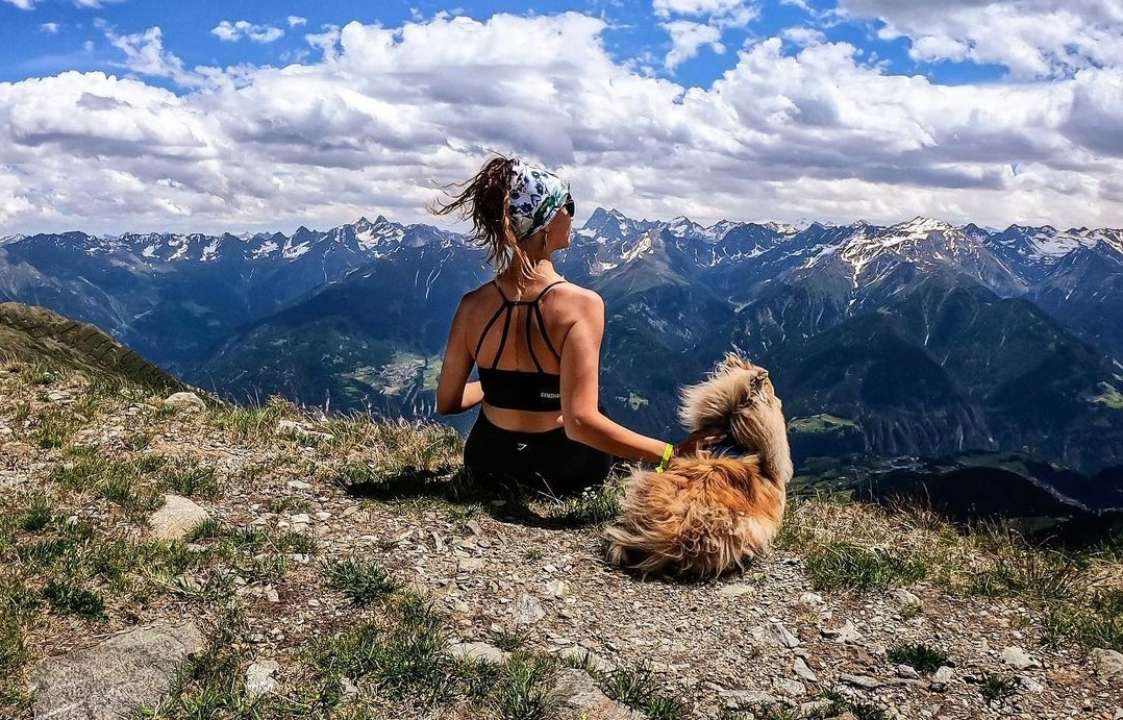 У Бельгії жінка зірвалася зі скелі, коли робила селфі/Фото: Instagram У Бельгії жінка зірвалася зі скелі, коли робила селфі