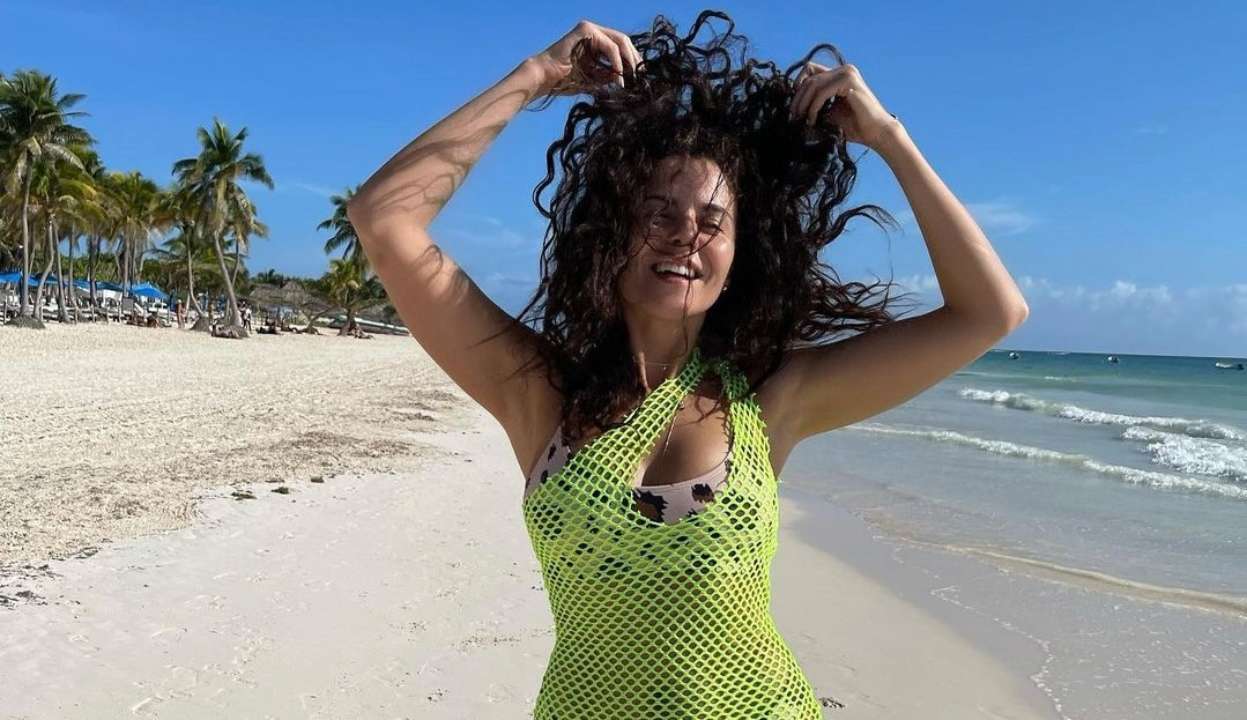 Настя Каменских поделилась зажигательным видео с отдыха/Фото: Instagram/Nastia Kamenskykh Танцы в соблазнительном образе: Настя Каменских поделилась зажигательным видео