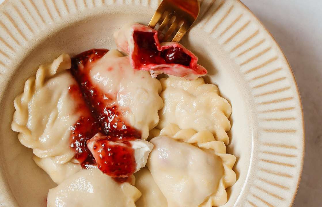 Шоколадні вареники з вишнями/Фото: pexels Шоколадні вареники з вишнями: незвична і водночас легка страва
