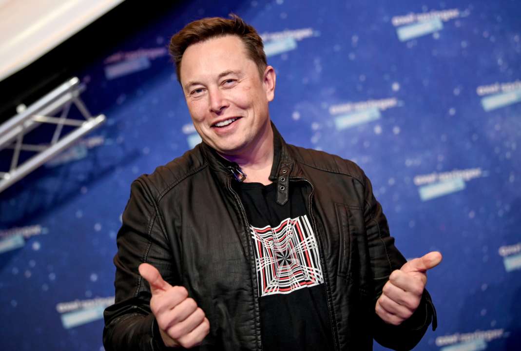 Илон Маск готов продать акции Tesla, если это поможет решить проблему голода в мире/Фото: Getty Images Илон Маск