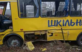Под Львовом грузовик столкнулся со школьным автобусом/ Фото: Нацполиция Украины ДТП