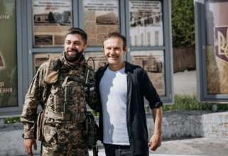 Вакарчук устроил для бойцов в Луганской области тайный концерт/Фото: sviatoslav.vakarchuk/instagram "Такие выступления буду вспоминать всю жизнь": Вакарчук спел для бойцов в Луганской области