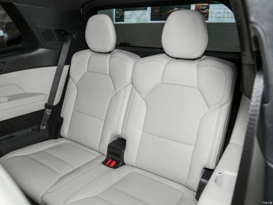 Volvo та Geely представили великий кросовер з рекордно низькою витратою палива/Фото: Autohome Autohome