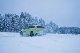 Фото: Skoda Skoda Enyaq встановив світовий рекорд з дріфту на льоду. Відео