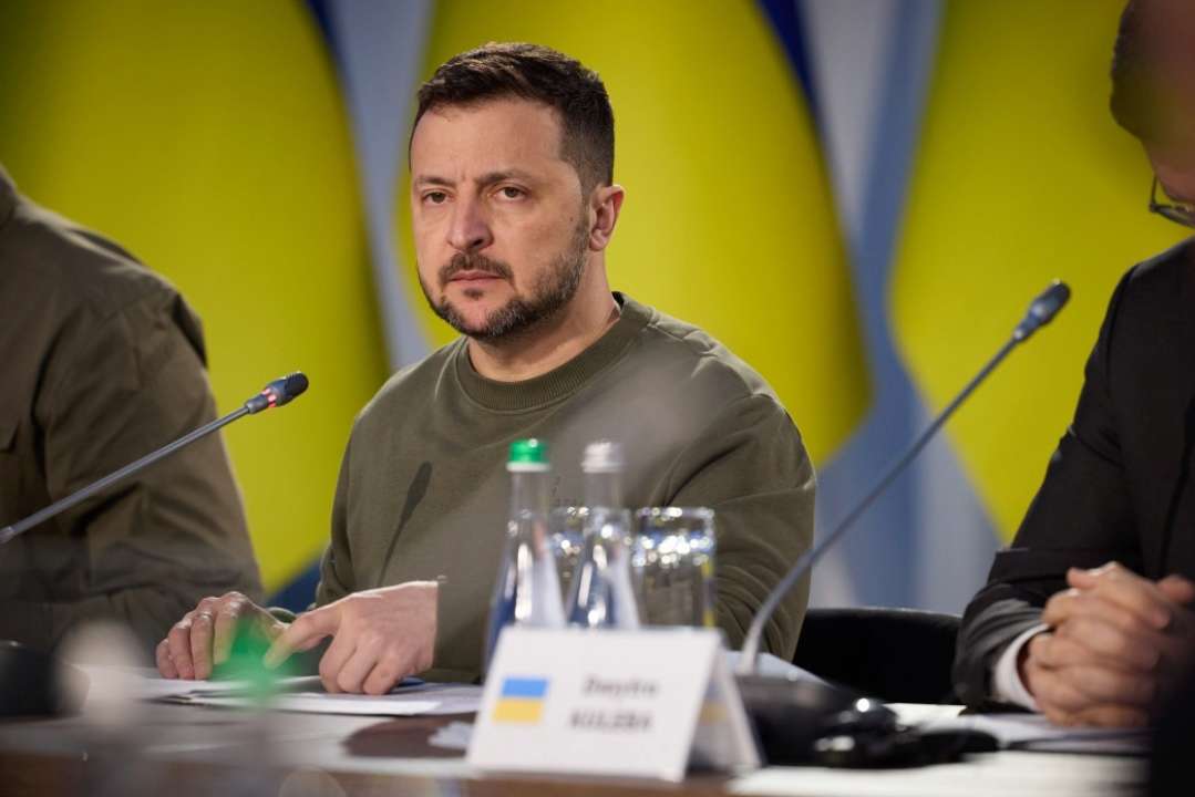 Ставка Головнокомандувача: Зеленський обговорив ситуацію на фронті та виробництво зброї в Україні