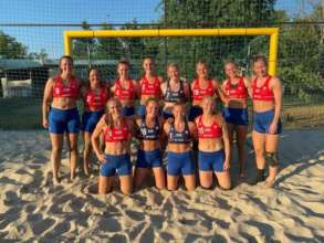 Фото: norwaybeachhandballwomen/Instagram Жіночу збірну Норвегії з гандболу оштрафували за те, що спортсменки відмовилися грати в бікіні