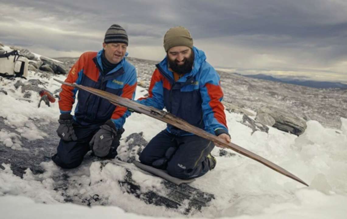 Норвежские археологи извлекли из льда лыжи возрастом 1300 лет