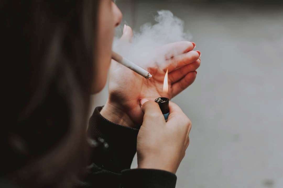 Какие грозят штрафы за курение в общественных местах/Фото: Pexels Курение в общественных местах: какие штрафы грозят украинцам