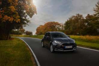 Mazda представила новый гибридный хэтчбек/Фото: Mazda Mazda
