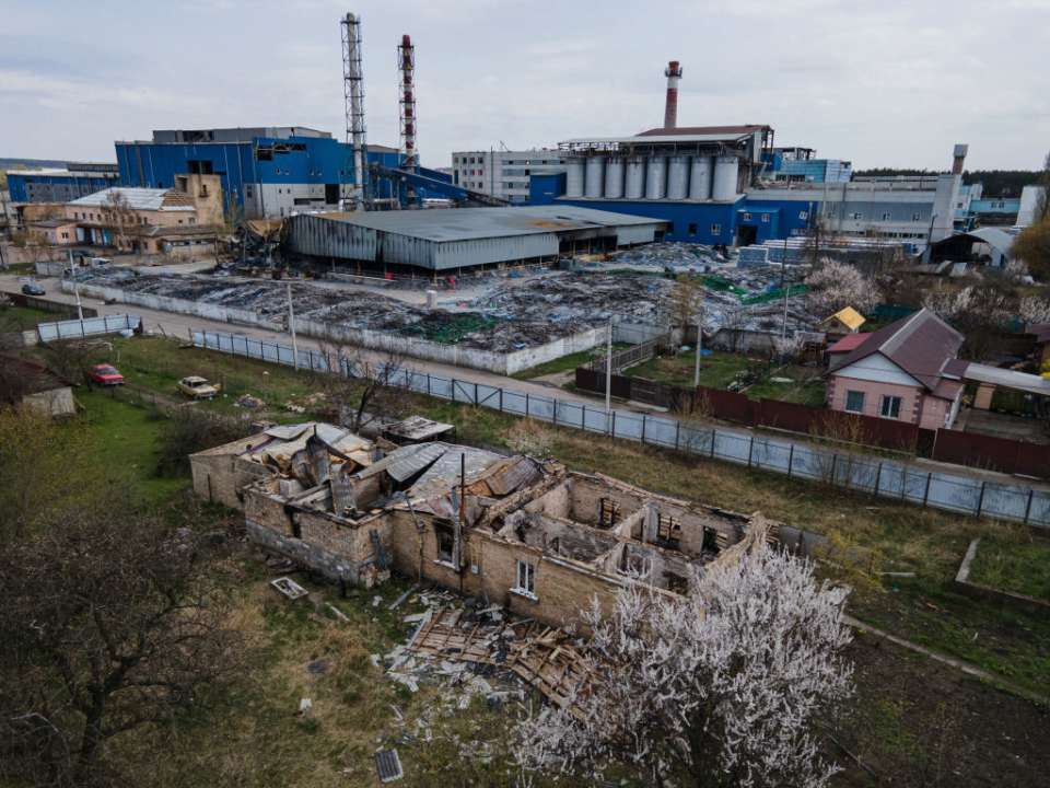 В результате обстрела Авдеевского коксохимического завода погибли минимум 10 человек/Фото: Getty Images