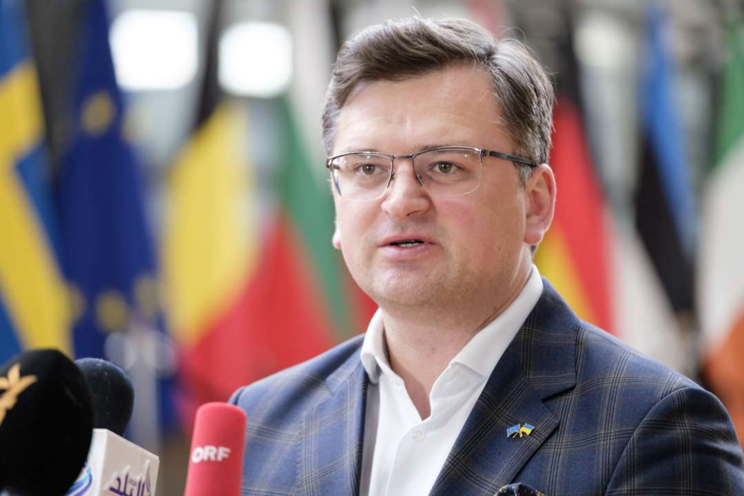 Кулеба заявив, що новий пакет санкцій порушив єдність Євросоюзу/Фото: Thierry Monasse/Getty Images Кулеба пояснив, що не так із новим пакетом санкцій Євросоюзу