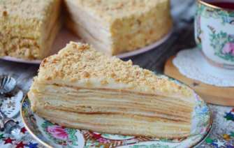 Рецепт "Наполеона" с орехами/Фото: pinterest "Наполеон" с орехами: рецепт мягкого и нежного торта