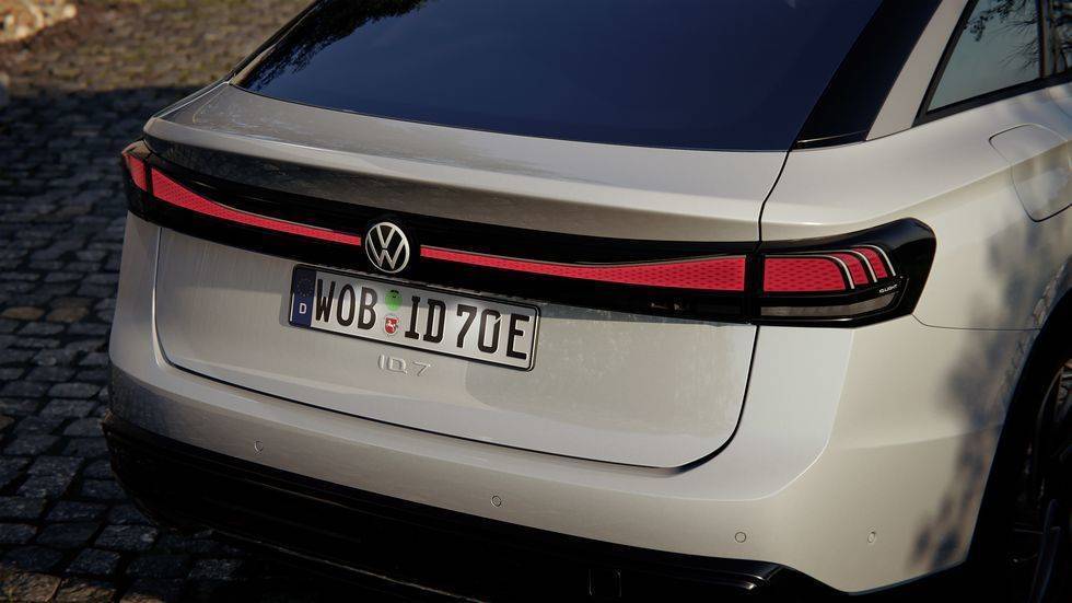 Фото: Volkswagen Volkswagen наконец-то показала свой новый электрический седан ID.7. Фото