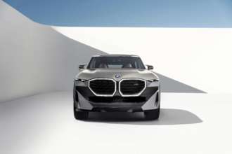 фото: BMW BMW представила свій найпотужніший кросовер з величезними "ніздрями"