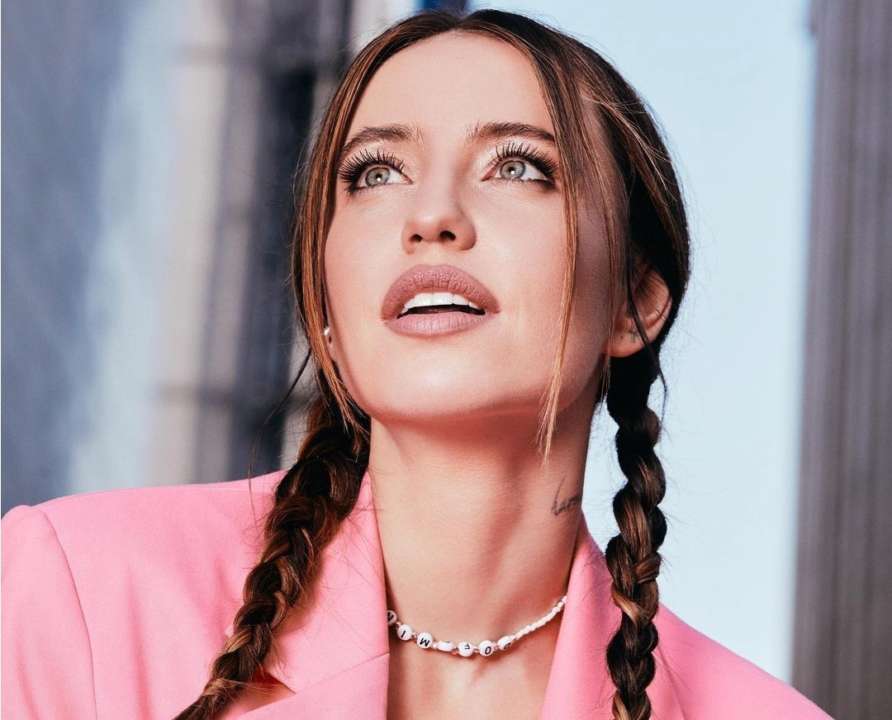Миша Кацурин выложил в Instagram фото обнаженной Наде Дорофеевой / Фото: Instagram Кацурин засветил обнаженную Дорофееву в Instagram