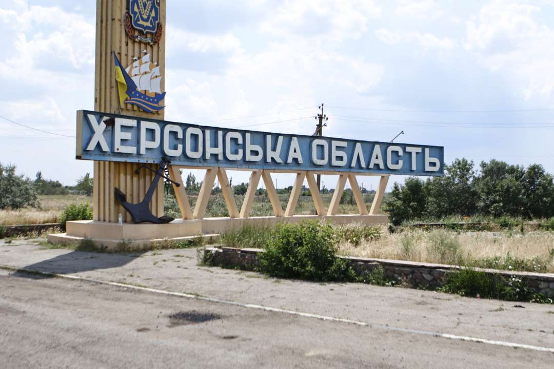 На Херсонщині окупанти виселяють українців з будинків / Фото: Getty Images окупанти виганяють людей з будинків у Новій Каховці