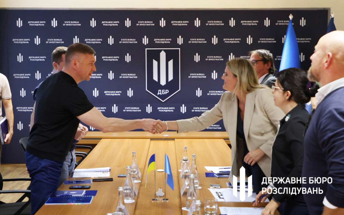 ДБР готове до співпраці зі Спеціальною доповідачкою ООН з питань тортур для правдивого висвітлення фактів російської агресії ДБР готове спільно зі Спеціальною доповідачкою ООН з питань тортур розслідувати злочини рф
