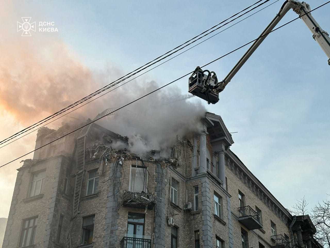 Фото: ДСНС На Новий рік рф атакувала дронами Київ: є руйнування та постраждалі