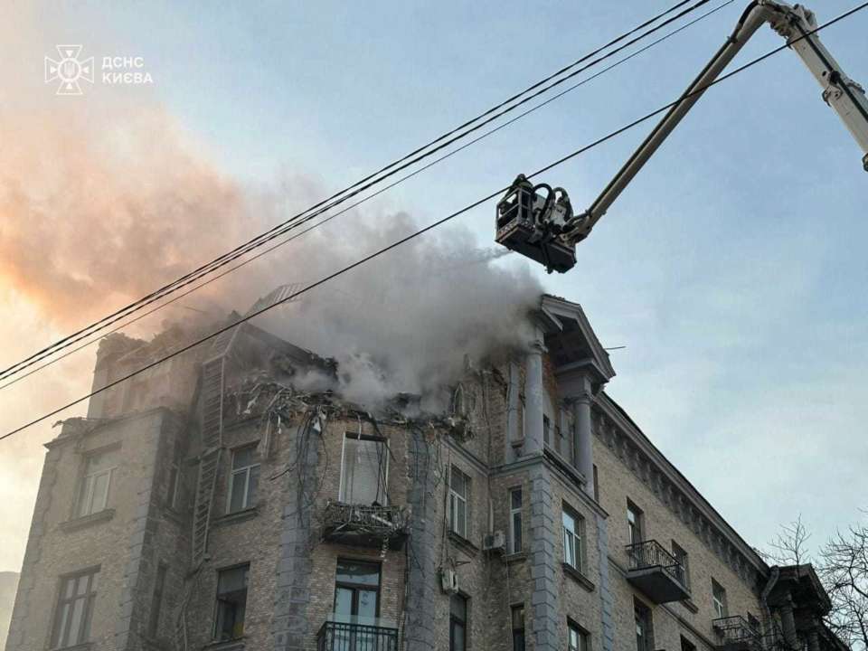 1 січня окупанти атакували Київ безпілотниками/Фото: ДСНС На Новий рік рф атакувала дронами Київ: є руйнування та постраждалі