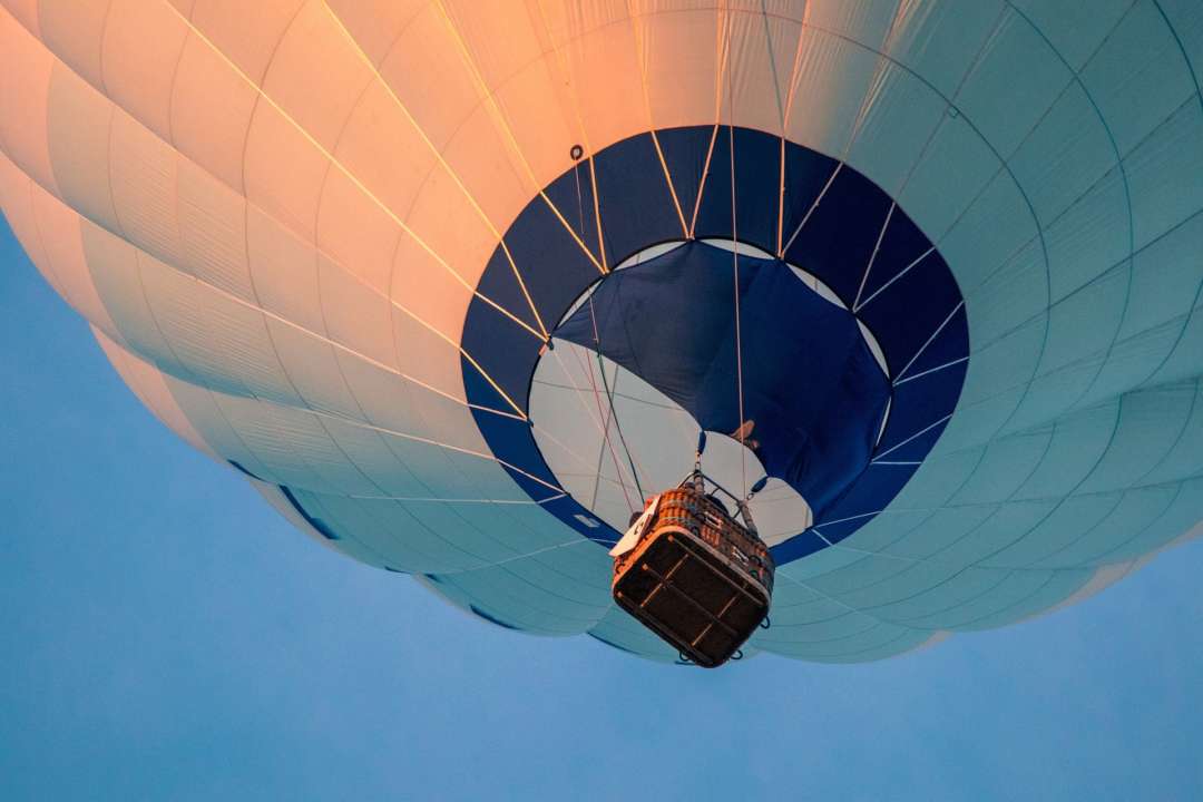 Фото: Pixabay/Автор: A_Different_Perspective В Ізраїлі загинув 28-річний аеронавт: чоловік впав з повітряної кулі на автомобіль