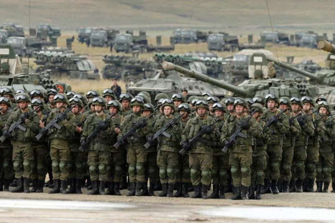 Російські окупанти та техніка знаходяться від початку війни на території білорусі. Фото: mil.in.ua російські військові в білорусі