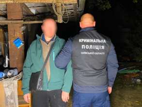 На Київщині чоловік убив своїх підлеглих та сховав їхні тіла у дворі/Фото: Андрій Небутов На Київщині чоловік убив своїх підлеглих та сховав їхні тіла у дворі/Фото: Андрій Небутов