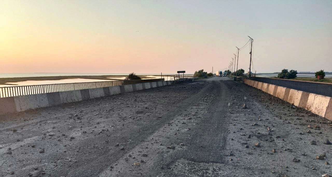 У Мережі показали відео, які свідчать нібито про відкриття руху через Чонгарський міст