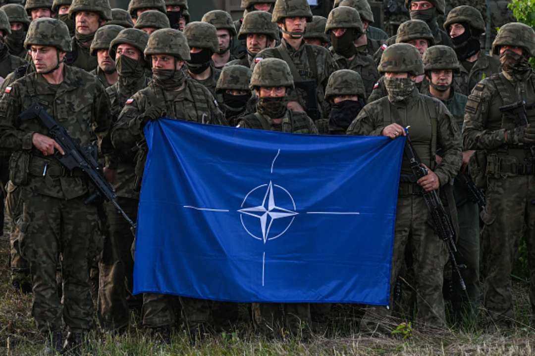 Идея направления военных НАТО в Украину является несвоевременной, считает глава польской спецслужбы/Фото: Getty Images "Не сейчас" – глава польской спецслужбы о направлении военных НАТО в Украину