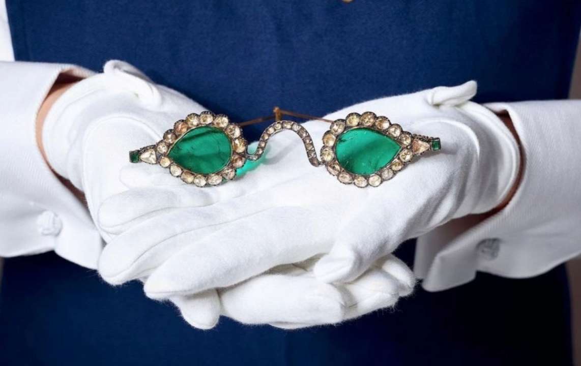 Фото: Sotheby's На аукціон виставили "магічні" смарагдові окуляри XVII століття