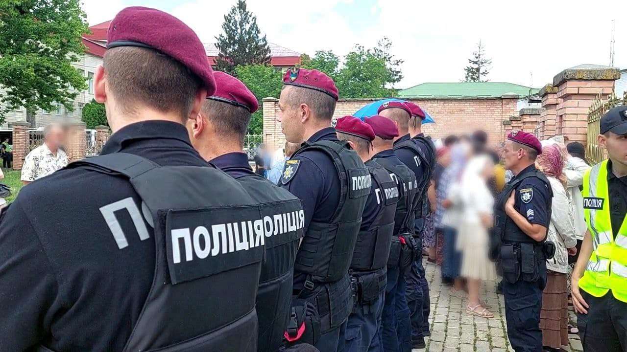 Поліція фіксує правопорушення представників московського патріархату в Білій церкві / фото: національна поліція України Поліція фіксує правопорушення представників московського патріархату в Білій церкві