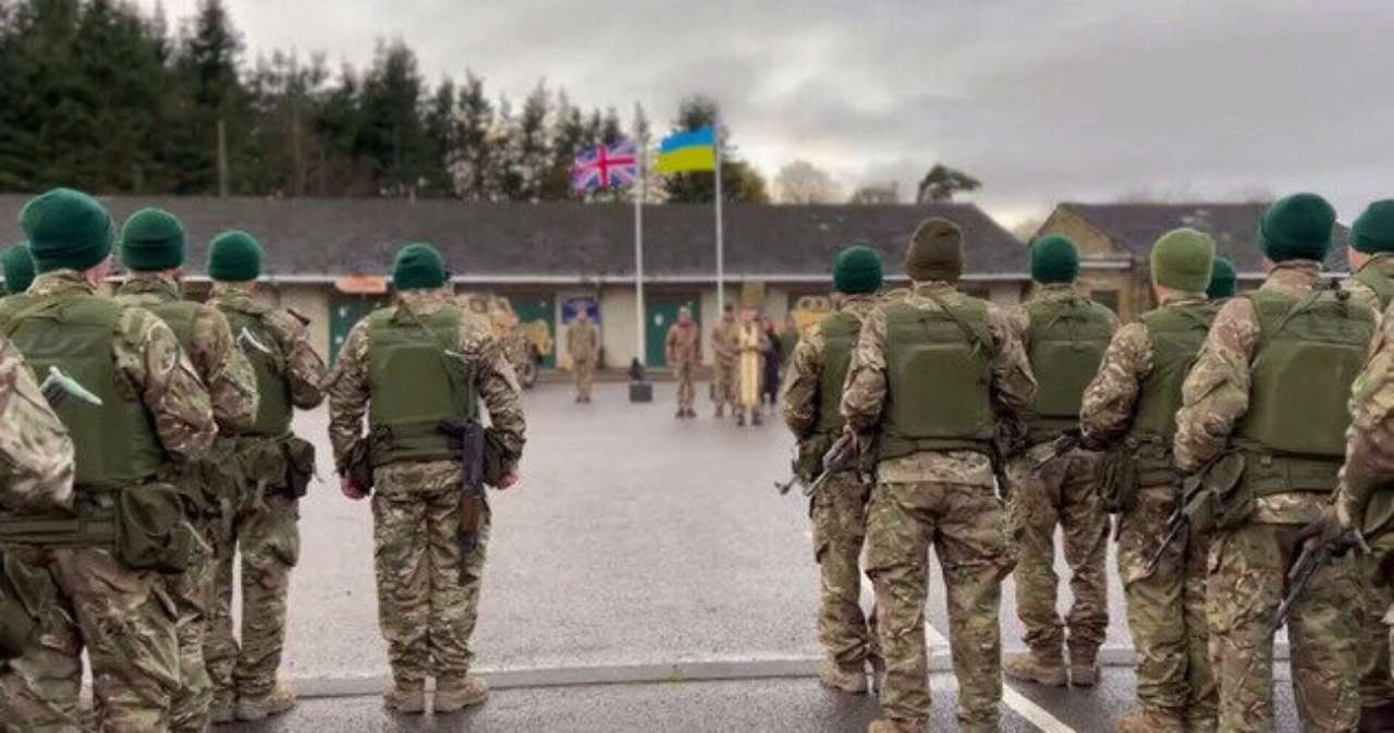 Міноборони Британії потужно привітало українців з Різдвом. Відео