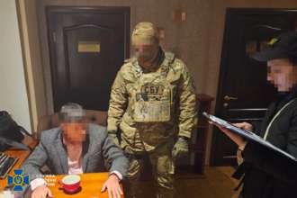 На хабарі затримали заступника голови Запорізької облради та його спільників/Фото: СБУ На хабарі затримали заступника голови Запорізької облради та його спільників/Фото: СБУ