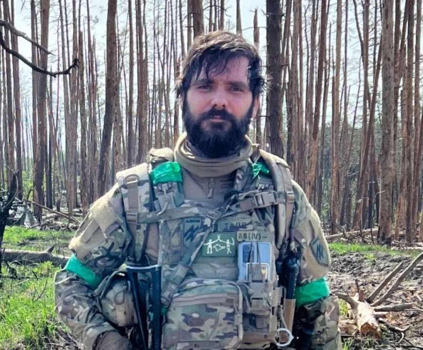 Надо распустить ОТУ (оперативно-тактическую группировку) и генералов поменьше в войсках