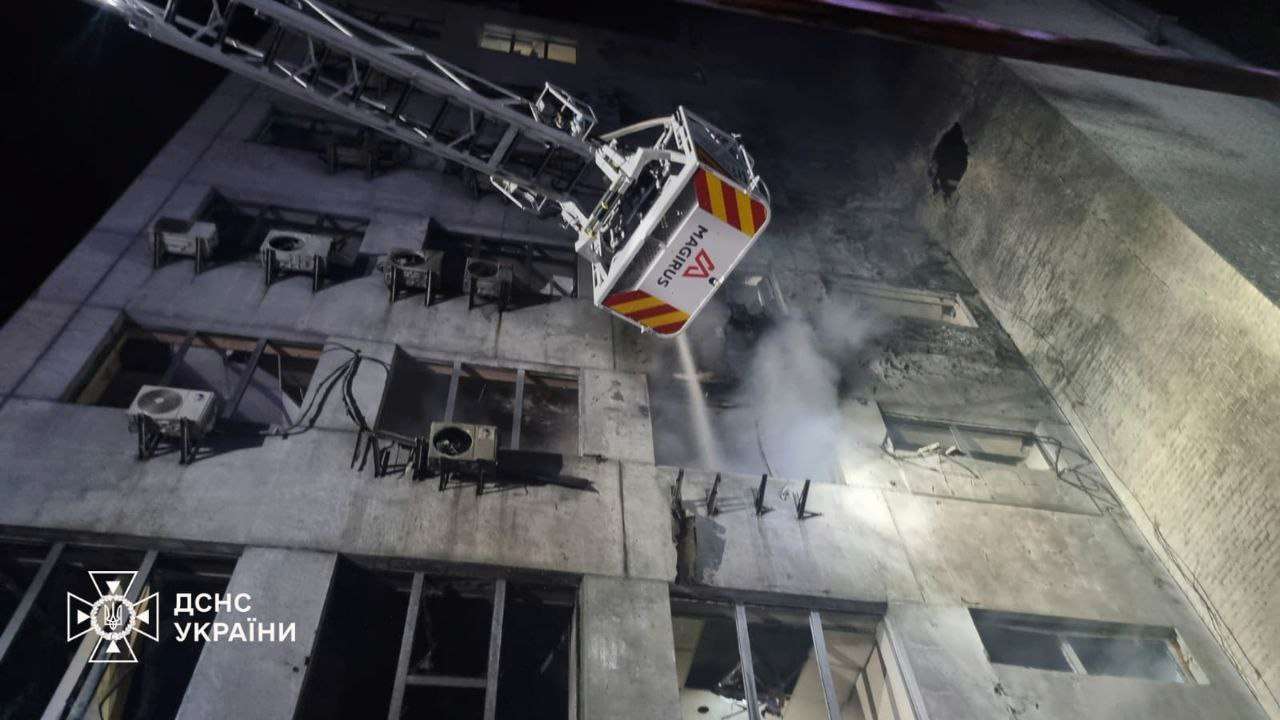 Наслідки ворожих атак на 30 жовтня У Соломʼянському районі Києва пожежа, серед постраждалих – 11-річна дівчинка: наслідки атак рф