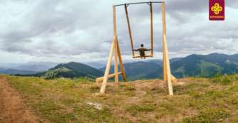 Фото: verkhovyna.life В Карпатах построили качели на высоте почти 1 500 метров: впечатляющие фото