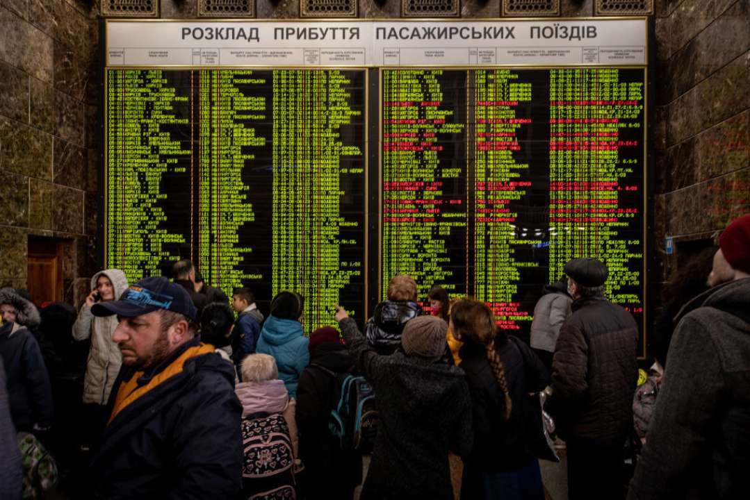 Обстріл Києва : рашисты пошкодили залізничний вокзал: повідомляють про затримку потягів/Фото : Getty Images Обстріл Києва : рашисты пошкодили залізничний вокзал: повідомляють про затримку потягів/Фото : Getty Images