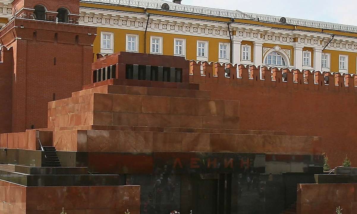 Пьяный россиянин пытался выкрасть тело Ленина / Фото: Getty Images Мавзолей в Москве