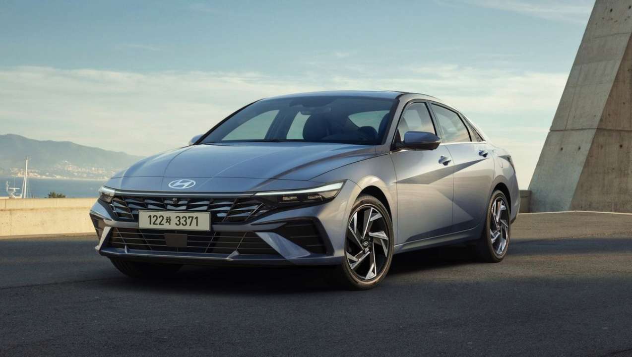 З’явилися перші фото Hyundai Elantra в оновленому дизайні