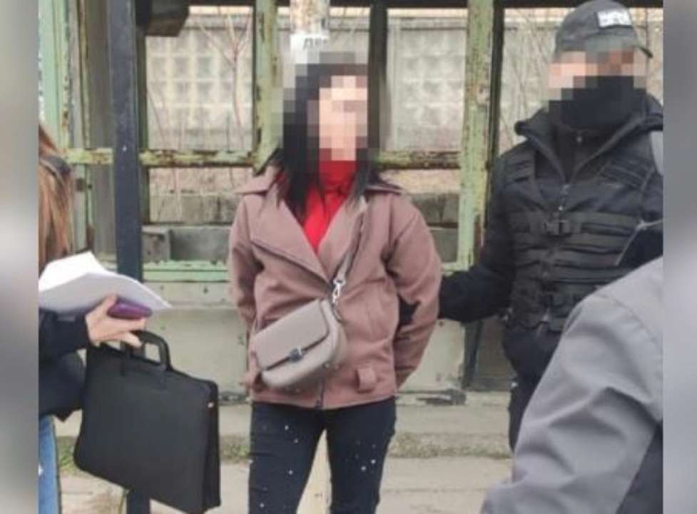 Правоохранители задержали ее непосредственно с поличным во время фотофиксации одного из местных предприятий оборонпрома Правоохранители задержали ее непосредственно с поличным во время фотофиксации одного из местных предприятий оборонпрома