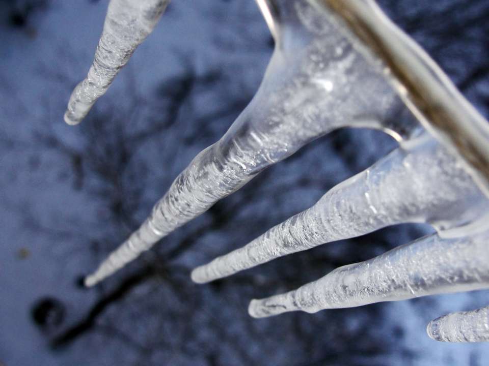 Опасность зимой: как уберечься от сосулек