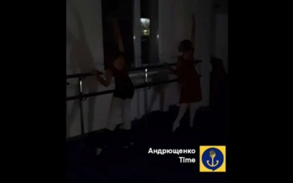 Тортури холодом: у Маріуполі дітей змушують займатись балетом при відсутності опалення
