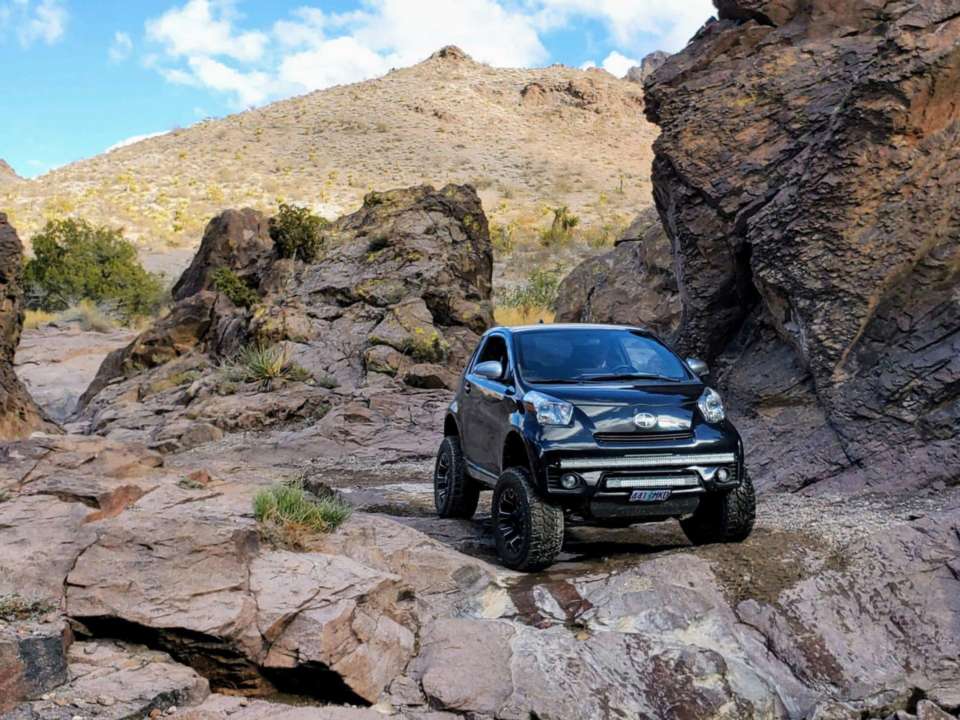 Мініатюрний всюдихід: у США компактну Toyota iQ перетворили на джип