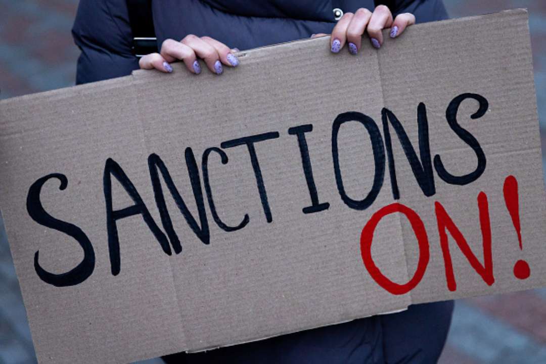 Влада США ввечері у четвер оголосить про запровадження санкцій проти іноземних компаній і фізосіб/Фото: Chris McGrath/Getty Images США оголосять про нові санкції проти 150 іноземних юросіб і фізосіб за допомогу рф – ЗМІ