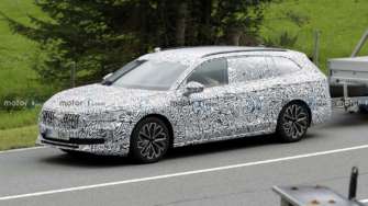 Новый Skoda Superb впервые заметили во время тестов/Фото: Motor1 Skoda