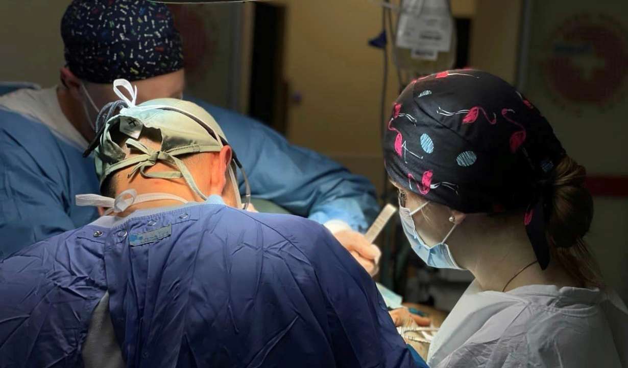 Життя під обстрілами: у Львові під час атаки рф лікарі прийняли пологи та провели кілька операцій