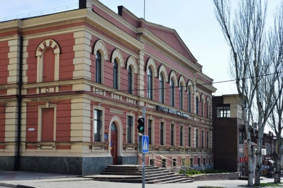 Фото ужасают: Мариупольский горсовет показал, как выглядит центральная библиотека после россиян
